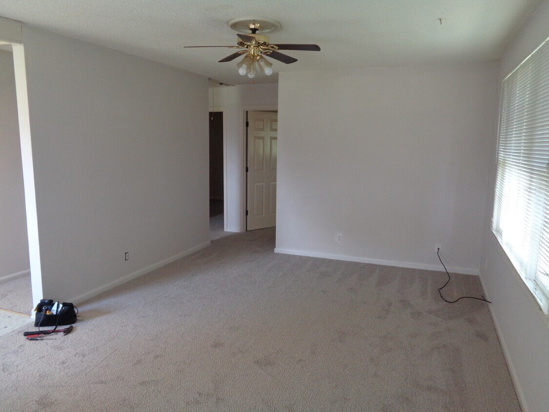 Building Photo - 902 Bagwell Dr