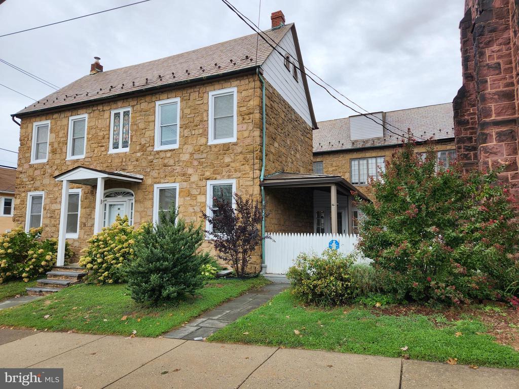 Primary Photo - 20 W 6th Ave