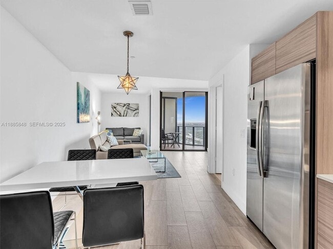 Foto del edificio - 121 NE 34th St