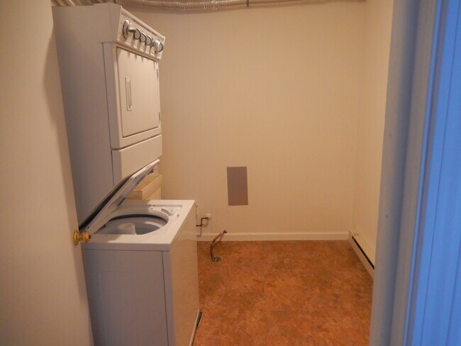Building Photo - 1565 Burton Ct