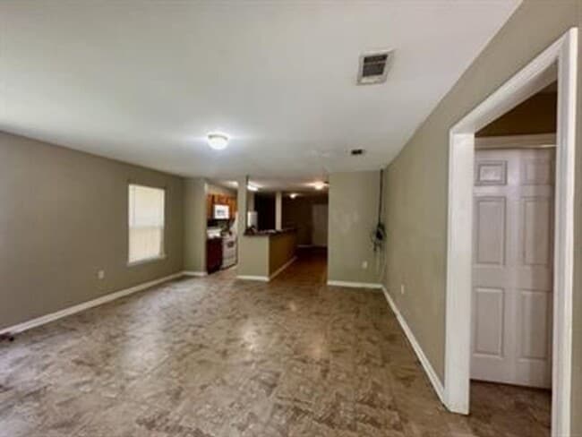 Building Photo - House for Rent