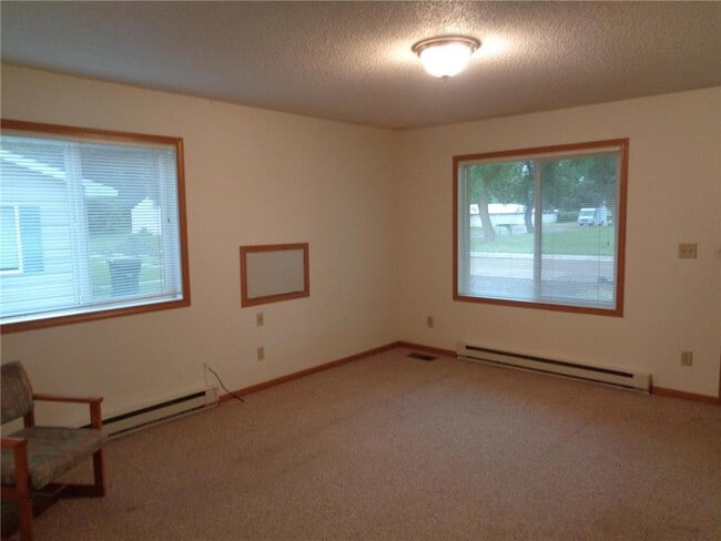 Foto del edificio - 512 Maple Ln