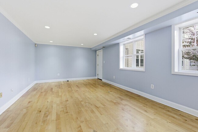 Photo - Lovely 2 BR/1 BA Condo in Washington Highl...