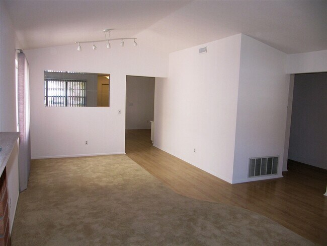 Building Photo - 10943 Shy Bird Ln