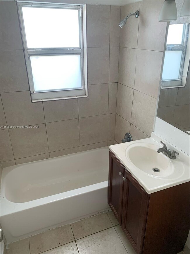 Foto del edificio - 632 NW 14th Terrace
