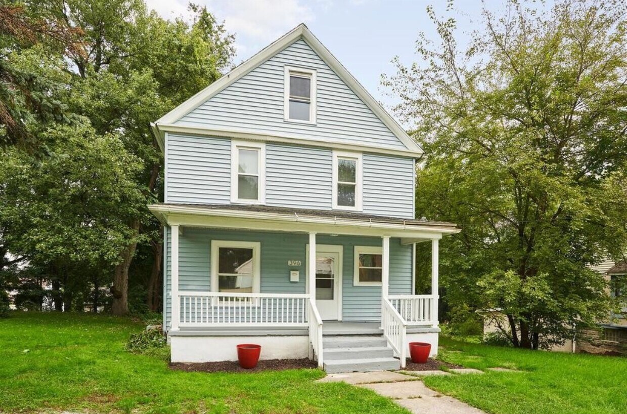 Primary Photo - 396 Doyle St