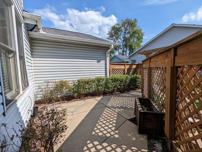 Building Photo - 219 Wethington Dr