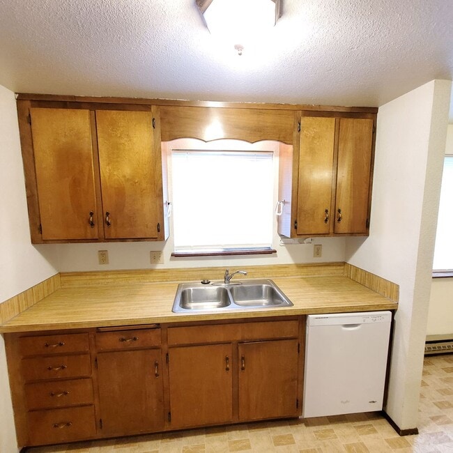 Building Photo - Madrona Way Duplex