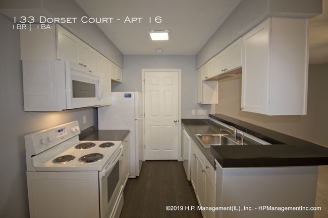 Building Photo - Hickory Grove 133 One Bedroom Third Floor