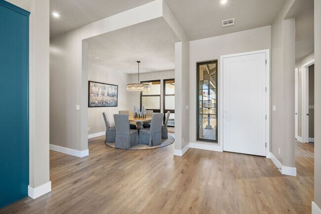 Building Photo - 5505 E Edgar Wy