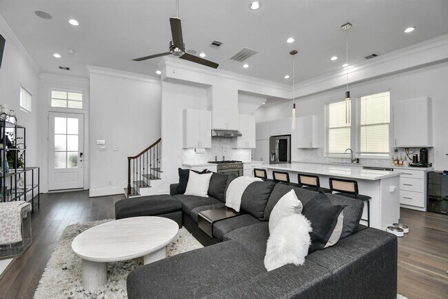 Foto del edificio - 3302 Timbergrove Heights St.