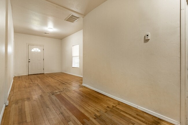 Photo - 1704 NW 33rd St House