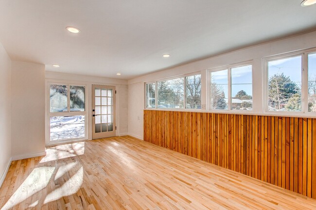 Building Photo - Charming & Spacious Home in Littleton