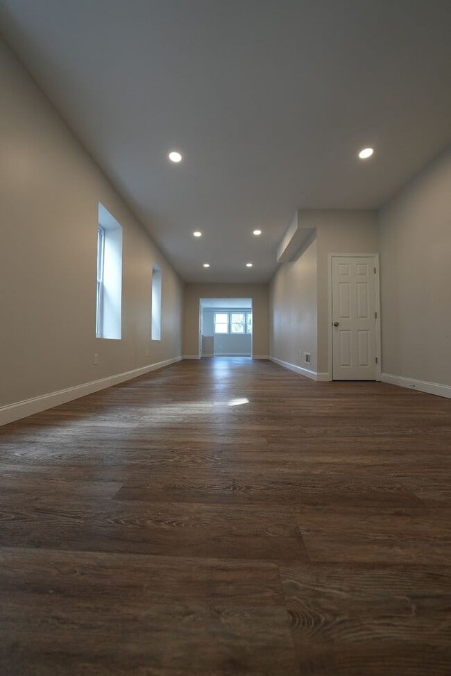Building Photo - Coming soon!!  Newly & Beautifully renovat...