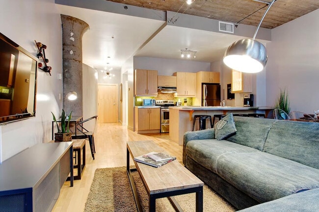 Building Photo - 453 Rue Sainte-Catherine O