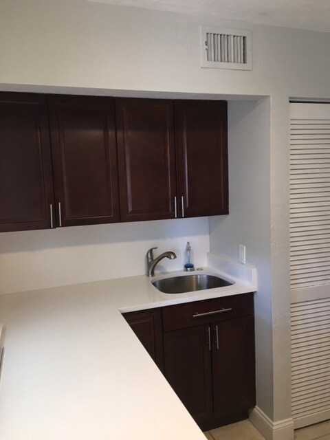 Building Photo - 377 Vanderbilt Beach Rd
