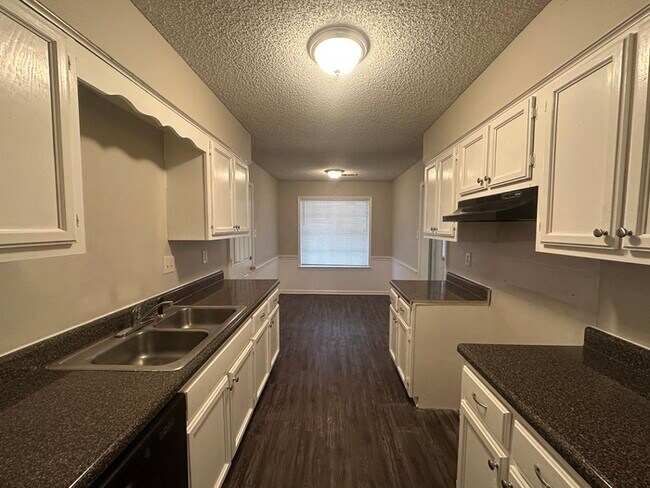 Building Photo - 6245 Skyview Cir