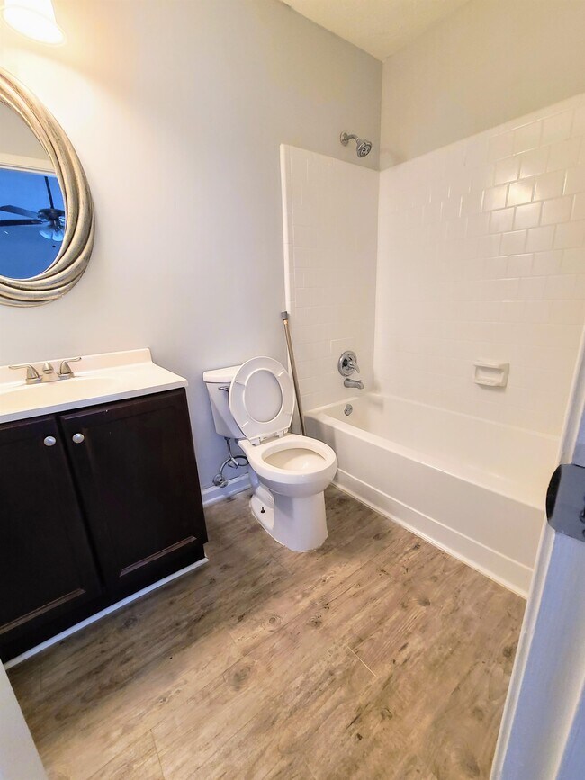 Building Photo - 3738 Jamestown Ct