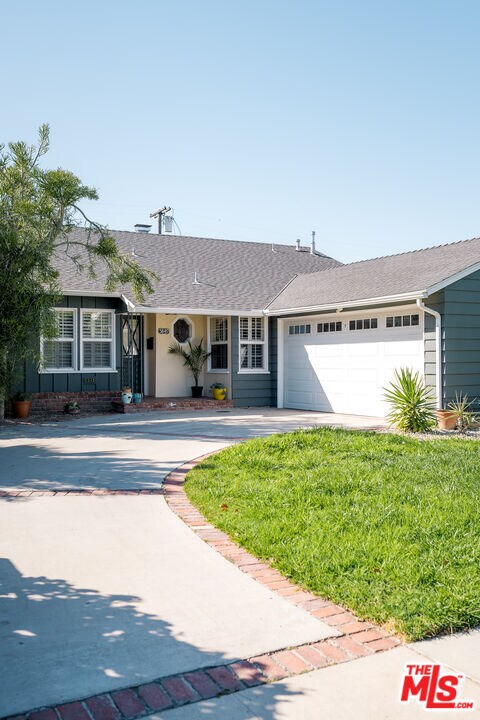 Foto del edificio - 5849 Goodland Ave