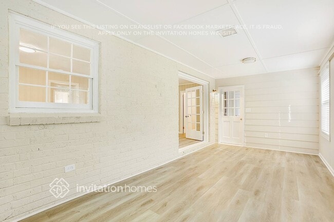 Building Photo - 8837 Elma St