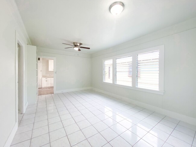 Building Photo - Charming Cottage in McCully - 2 bedroom / ...