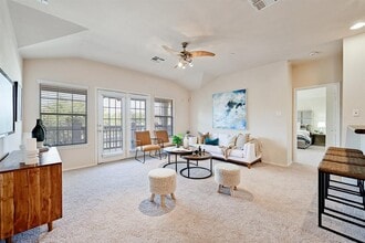 Building Photo - 9201 Brodie Ln