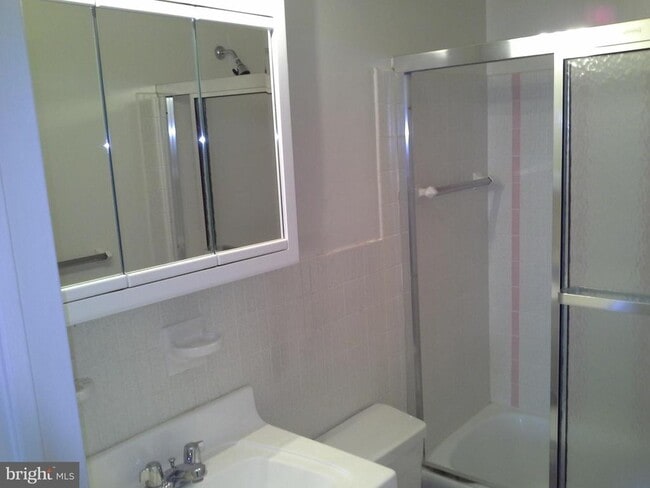 Building Photo - 135 S 19th St