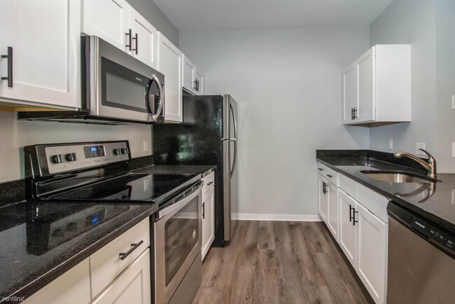 Building Photo - 4 br, 3 bath  - 316 Beakes St 2
