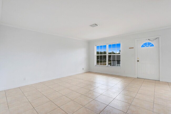 Building Photo - 405 N Cypress Dr