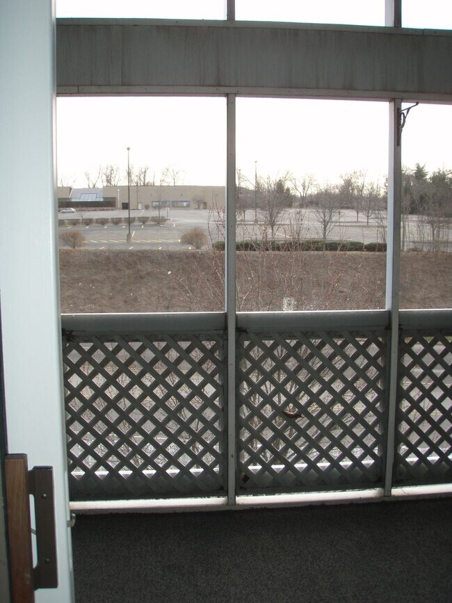 Building Photo - 2 Bedroom, 2 Bath by Mall Available Now!  $1,500 monthly