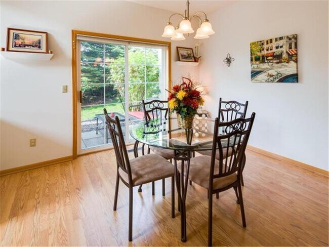 Foto del edificio - 3635 Lawndale Ln N