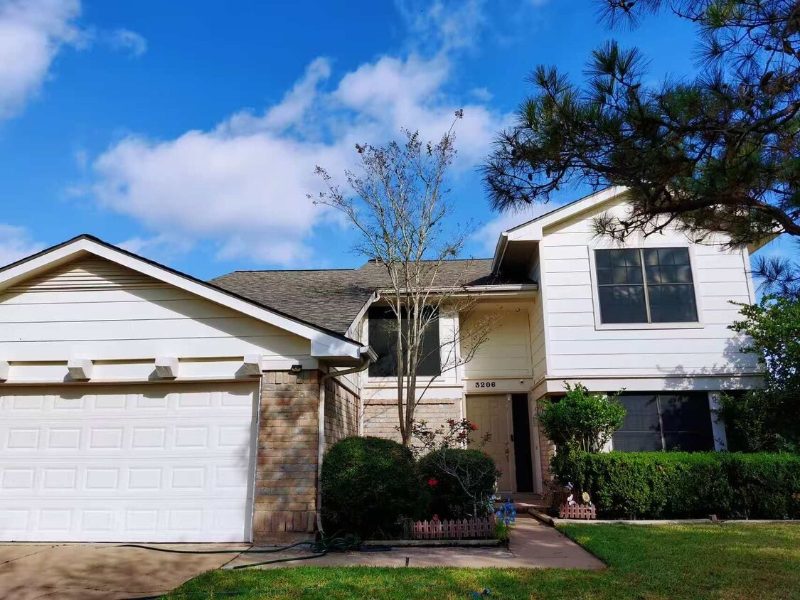 Frente - 3206 Sturbridge Ln