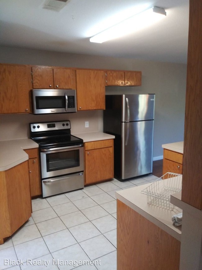 Building Photo - 1 br, 1 bath Apartment - 400 Green Leaf