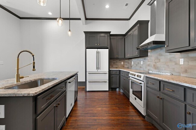 Building Photo - 719 Bank St NE