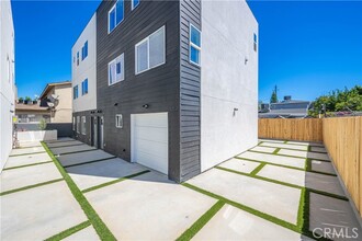 Building Photo - 6834 Hazeltine Ave