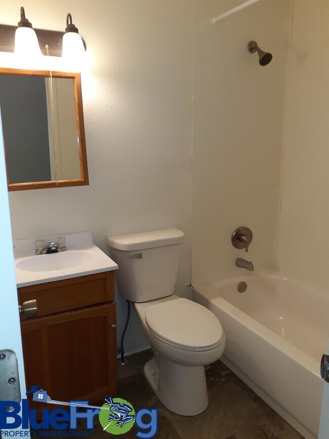 Foto del edificio - 2418-2424 S Madison St