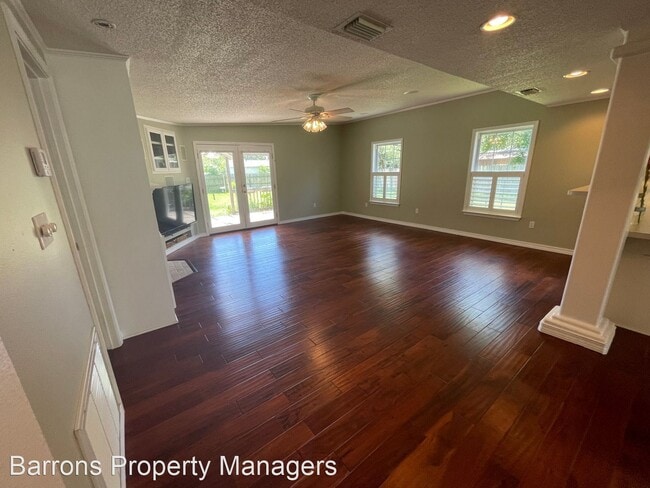 Foto del edificio - 4 br, 2 bath House - 421 Warwick Street