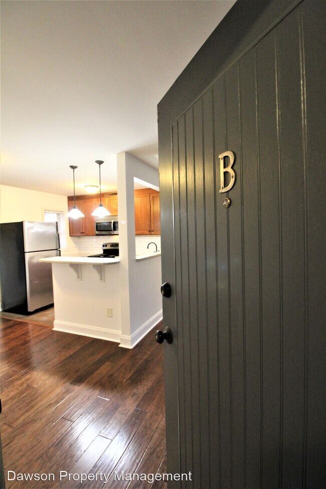 Building Photo - 2 br, 1.5 bath House - 4911 Park Road #B