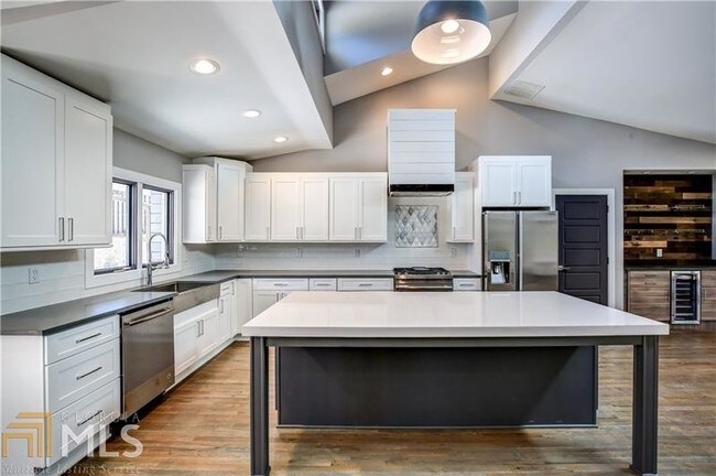 Foto del edificio - 926 Crane Rd NE