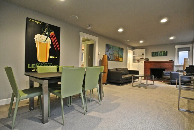 Building Photo - EXQUISITE 4 BED/3 BATH FURNISHED EASTLAKE ...