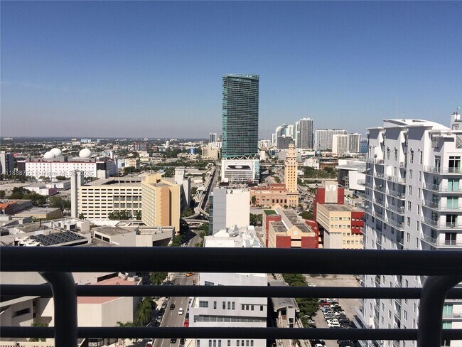 Foto del edificio - 133 NE 2nd Ave