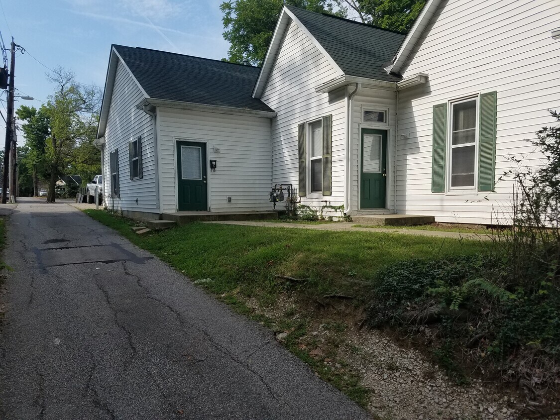 Building Photo - 412 E Smith Ave