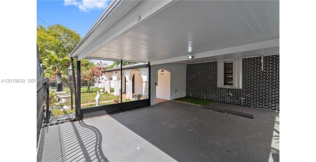 Foto del edificio - 1409 NW 44th St