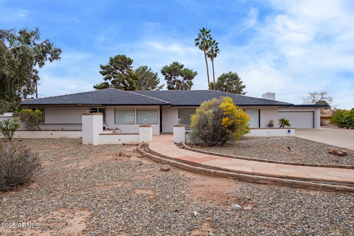 Foto principal - 5401 E Exeter Blvd