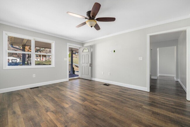 Foto del edificio - 124 Zeb Grindstaff Rd