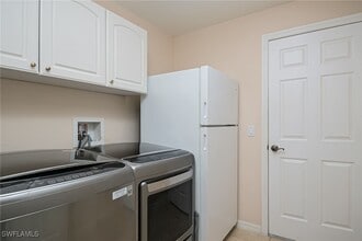 Building Photo - 2250 Grove Dr