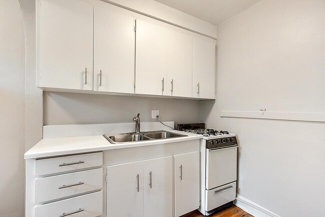 Building Photo - Sylvia Mae