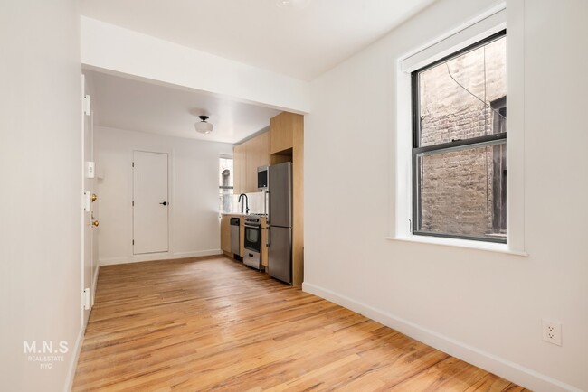 Foto del edificio - 112 Eighth Avenue