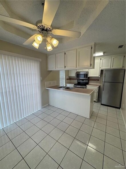 Foto del edificio - 6604 N 7th St