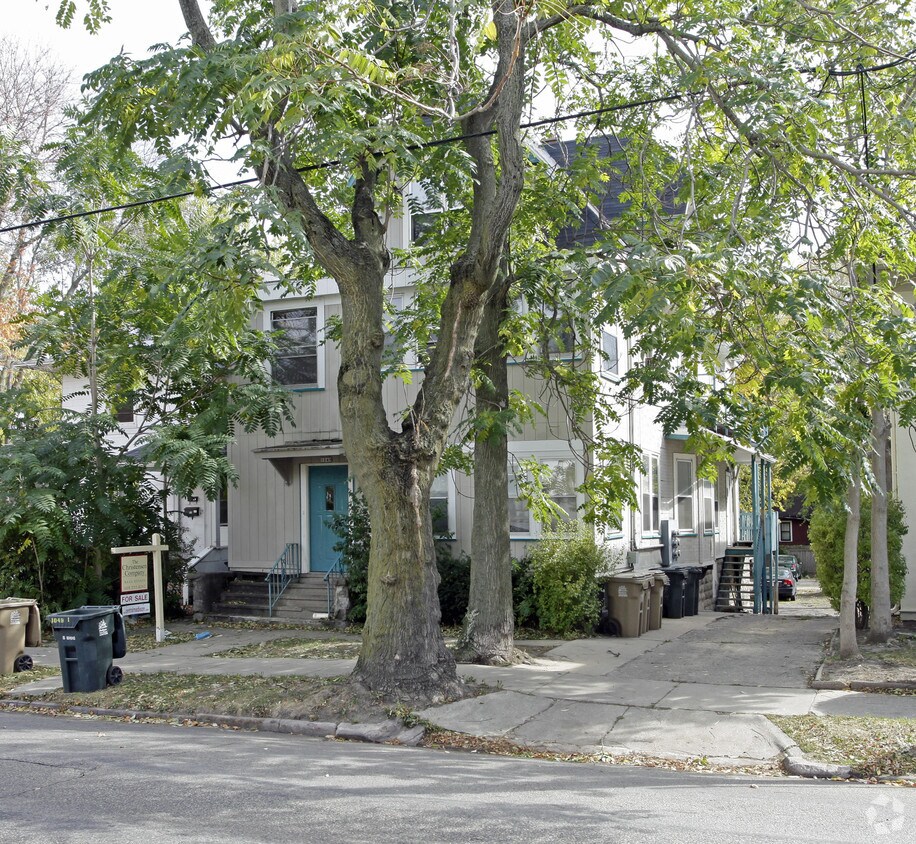 Building Photo - 1049 E Johnson St